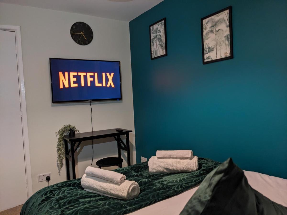 Appartement Contractors, Relocators, Free Parking, Wifi, Smart Tvs à Marston Green Extérieur photo